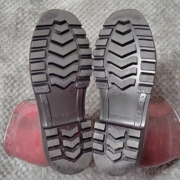 Burberry rain boots - Picture 3 of 7